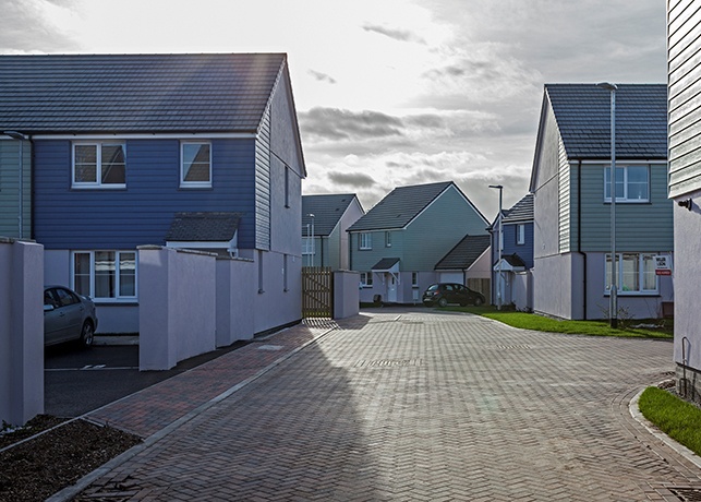 CHYVELAH CLOSE 643px